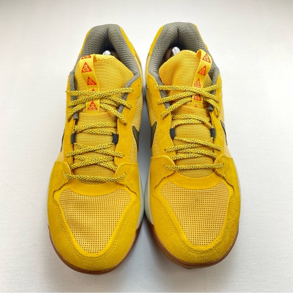 Nike ACG Yellow and Gray Trail Shoes - Picture 3 of 6